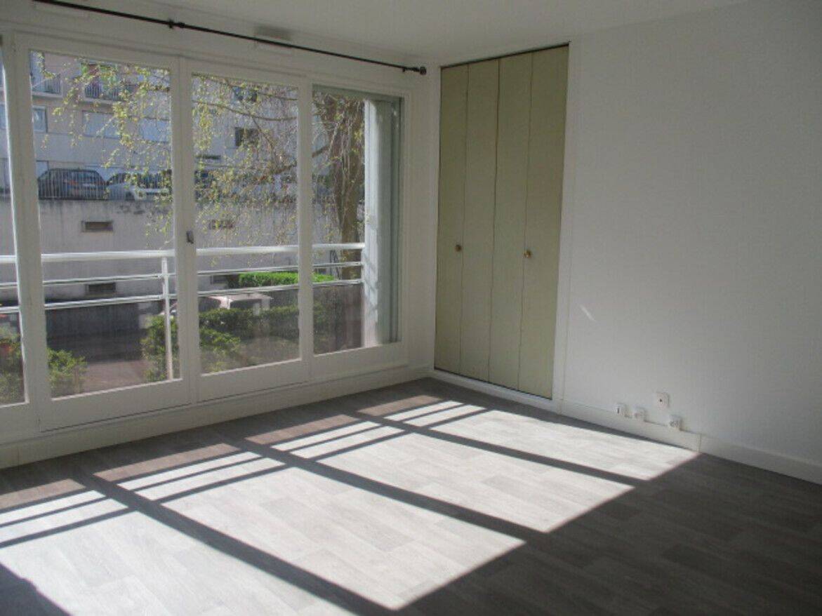 Appartement 1 pièce 30 m² · à Poissy · 30,3 m² · 667 €