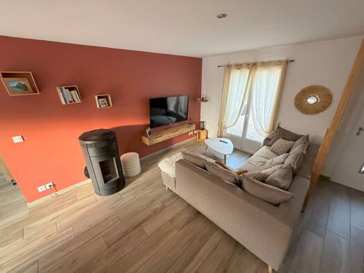 Maison à louer 1 200 € 4 pièces 3 chambres 92 m² Saint-Maixant 33490