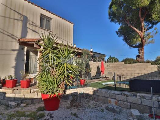 Maison à vendre 270 000 € 4 pièces 3 chambres 112 m² 320 m² de terrain Montfrin 30490