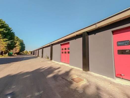 Local d'activités à louer 32 370 € 4 316 m² d'espace de stockage divisible Zone d'Activité Maurepas 78310