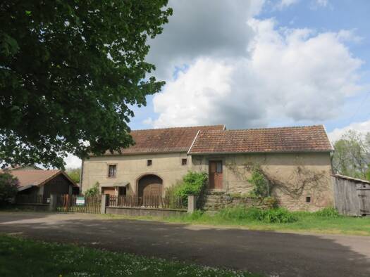 Villa à vendre 170 000 € 7 pièces 3 chambres 140 m² 7 520 m² de terrain Mélisey 70270