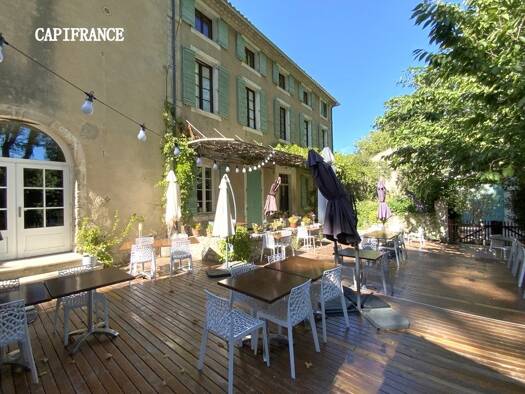 Hôtel à vendre Fonds de commerce 1 664 000 € 13 pièces 561 m² d'espace de restauration Reillanne 04110