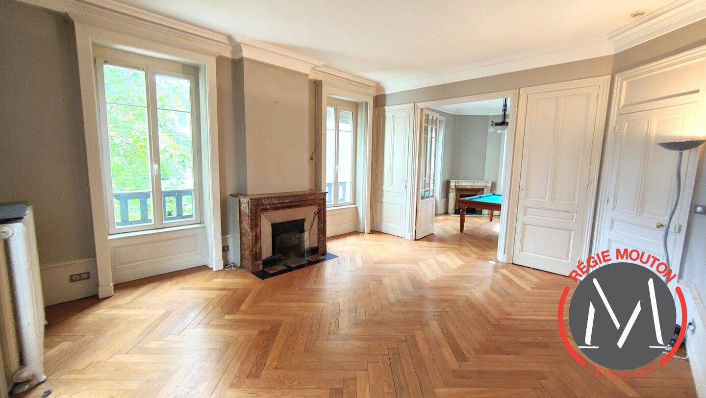 Maison 8 pièces 250 m² · à Lyon 3ème Arrondissement · 249,8 m² · 3 792 €/mois
