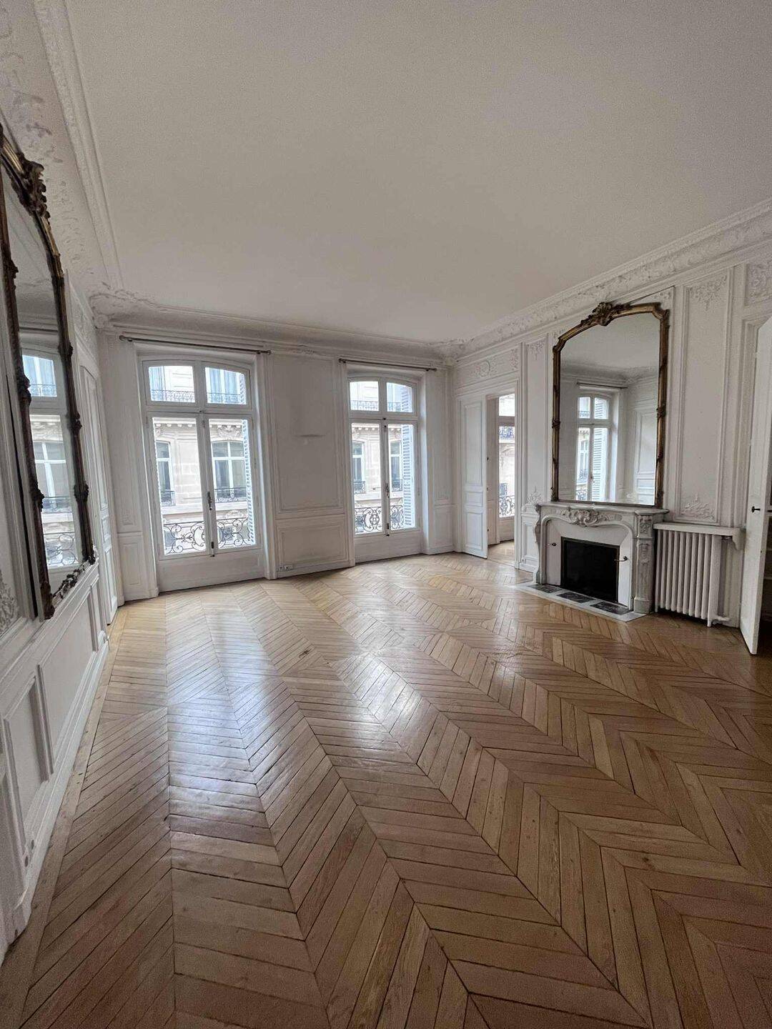Appartement 6 pièces 149 m² · à Paris 8ème Arrondissement · 149 m² · 4 950 €/mois