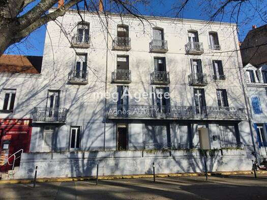 Immeuble à vendre 420 000 € 300 m² Néris-les-Bains 03310