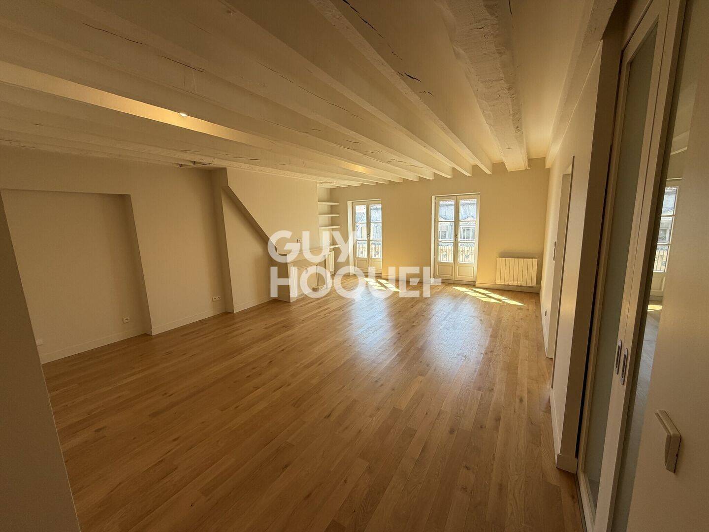 Appartement 3 pièces 92 m² · à Lyon 1er Arrondissement · 91,9 m² · 2 100 €