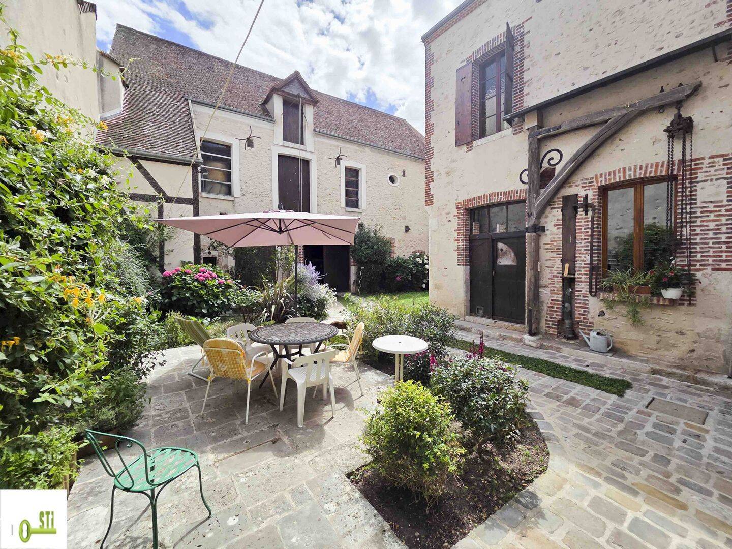 Maison 6 pièces 135 m² · à Châtillon-Coligny · 134,7 m² · 324 000 €