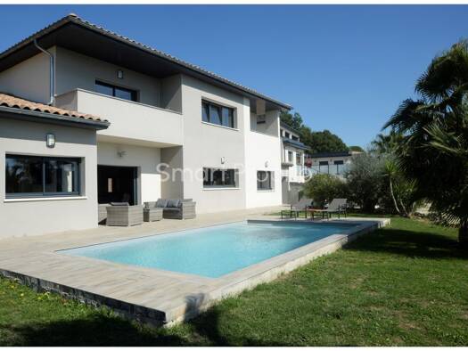 Villa à vendre 740 000 € 9 pièces 5 chambres 225 m² 800 m² de terrain Montboucher-sur-Jabron 26740
