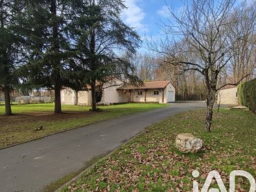 Maison de plain-pied à vendre 235 000 € 5 pièces 3 chambres 115 m² 2 352 m² de terrain Mauges-sur-Loire 49410