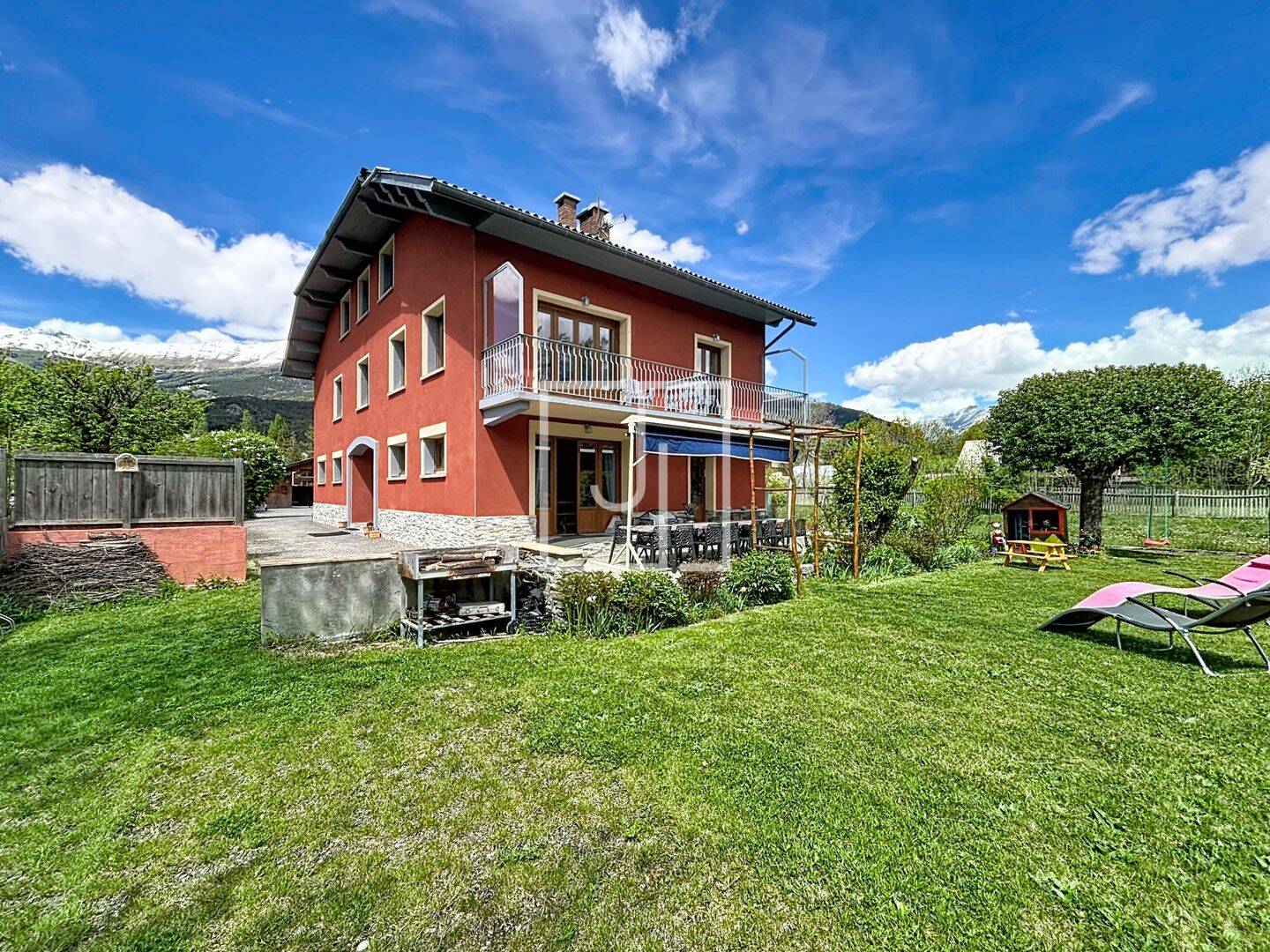 Maison 13 pièces 365 m² · à Barcelonnette · 365 m² · 865 000 €