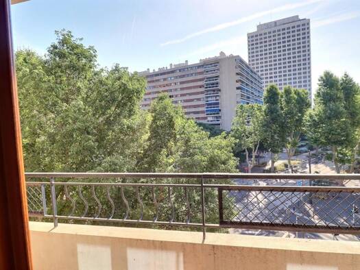 Appartement à vendre 285 000 € 3 pièces 2 chambres 87 m² Étage 4/9 Lodi Marseille 6ème arrondissement 13006