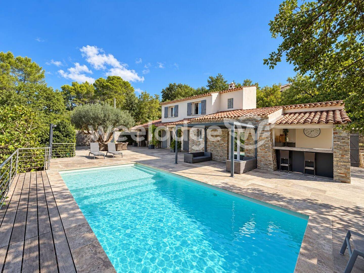 Maison 8 pièces 169 m² · à Tourrettes · 169 m² · 899 000 €