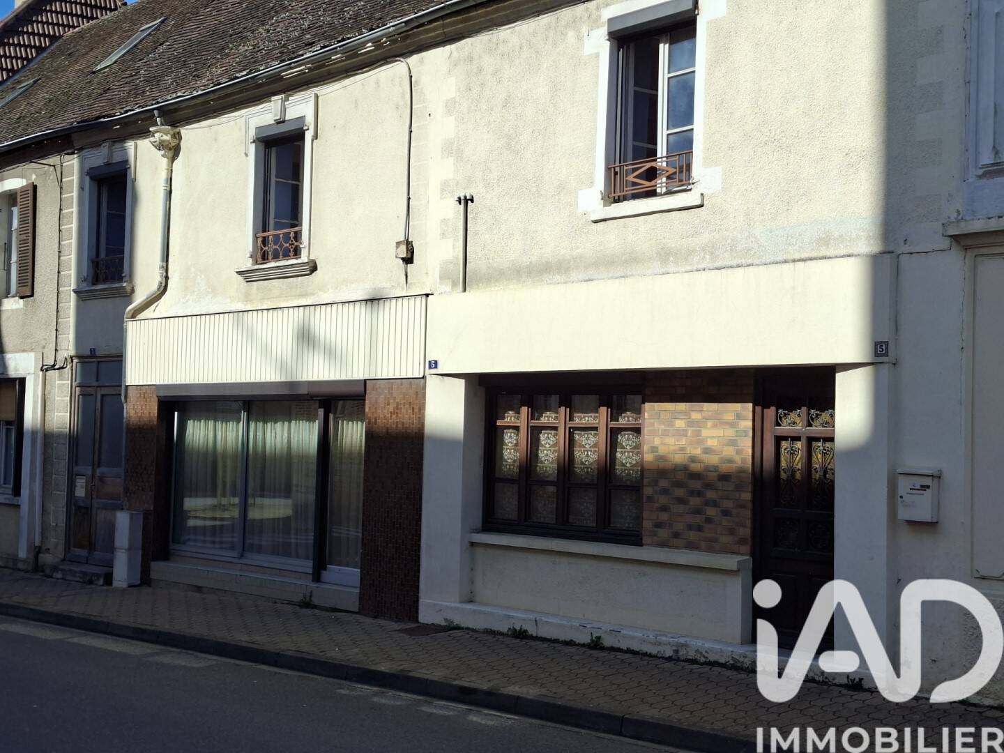 Maison 5 pièces 175 m² · à Saint-Germain-du-Bois · 175 m² · 140 000 €