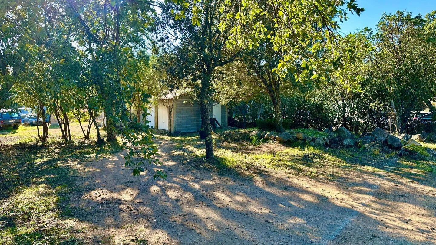 Terrain de 861 m² à Porto-Vecchio - photo 2