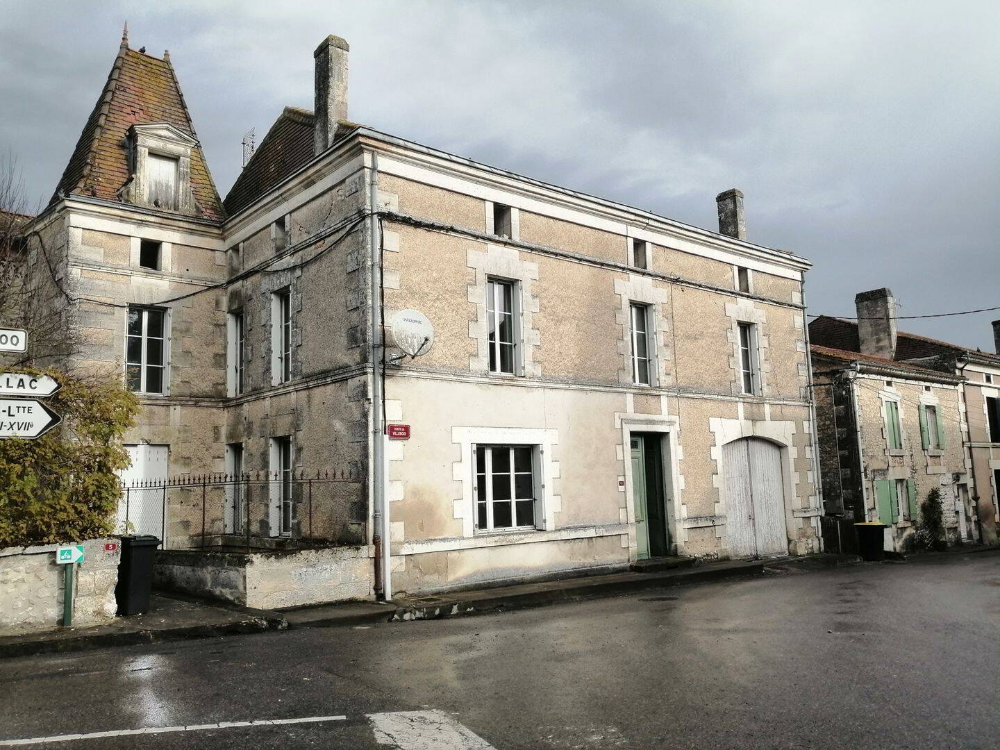 Maison 8 pièces 170 m² · à Palluaud · 170 m² · 79 000 €