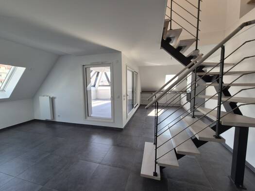 Duplex à louer 1 695 € 4 pièces 3 chambres 87,3 m² Étage 3/4 Galbert Annecy 74000