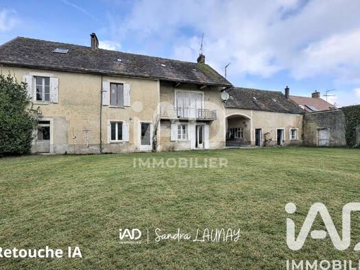 Maison de ville à vendre 119 000 € 8 pièces 5 chambres 167 m² 699 m² de terrain Sceaux-du-Gâtinais 45490