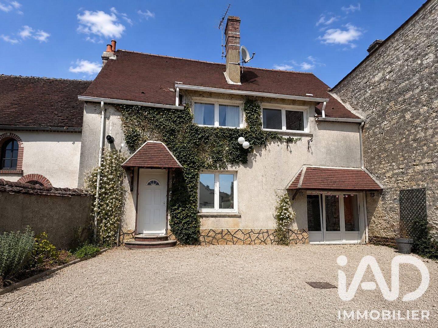 Maison 5 pièces 188 m² · à Branches · 188 m² · 240 000 €