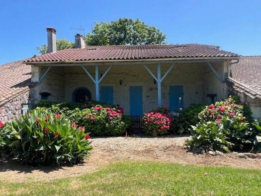 Maison à vendre 344 000 € 4 pièces 3 chambres 172 m² 7 240 m² de terrain Lafitte-sur-Lot 47320