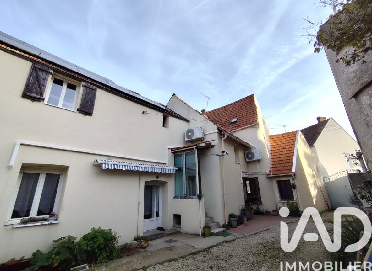 Maison 9 pièces 220 m² · à Ouarville · 219,7 m² · 261 000 €