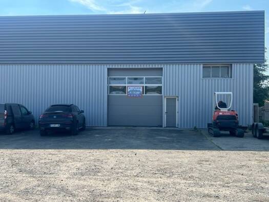 Local d'activités à louer 1 630 € 300 m² d'espace de stockage Creuzier-le-Vieux 03300