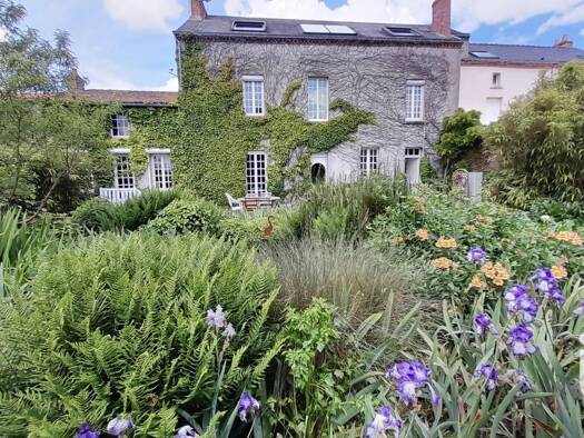 Maison de ville à vendre 301 900 € 8 pièces 4 chambres 206 m² 508 m² de terrain Beaupréau-en-Mauges 49510