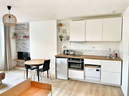 Appartement à louer 610 € 1 pièce 28 m² disponible dès maintenant Saint Julien-Darnus Auxerre 89000