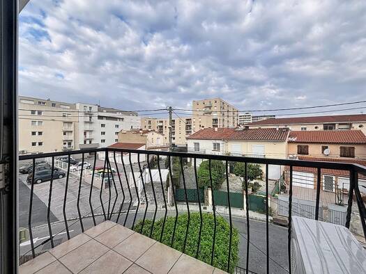 Appartement à louer 580 € 2 pièces 1 chambre 38 m² Étage 2/2 Les Remparts-Kennedy Perpignan 66000