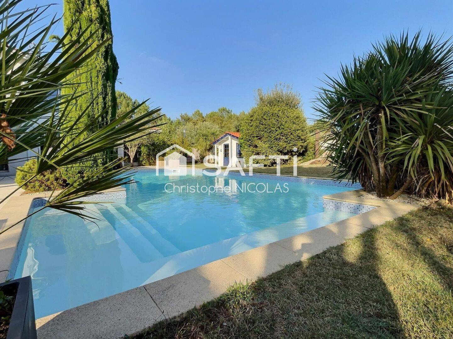 Maison 6 pièces 165 m² · à Saint-Jean-d'Illac · 165 m² · 620 000 €