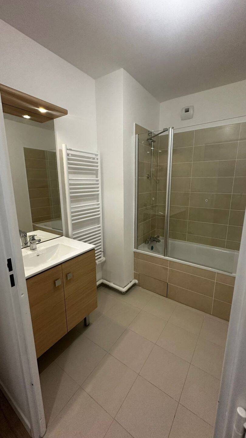 Appartement 3 pièces 66 m² · à Le Blanc-Mesnil · 65,5 m² · 1 200 €