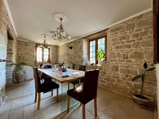 Demeure à vendre 585 000 € 10 pièces 5 chambres 215 m² 1 507 m² de terrain Port-Lesney 39600