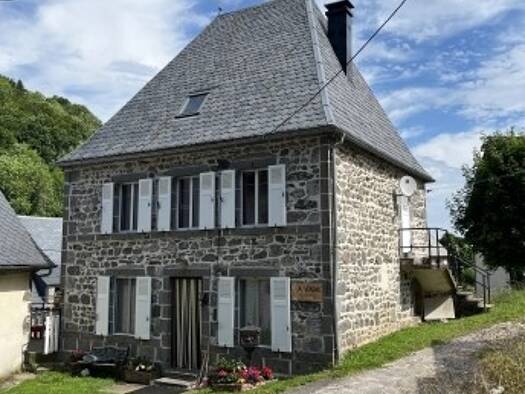 Maison à vendre 150 000 € 5 pièces 3 chambres 75 m² Rochefort-Montagne 63210