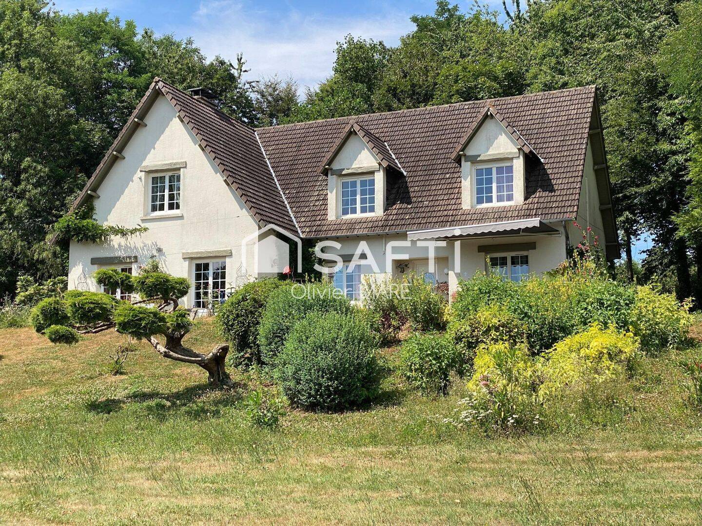 Maison 8 pièces 176 m² · à Le Châtellier · 176 m² · 276 000 €