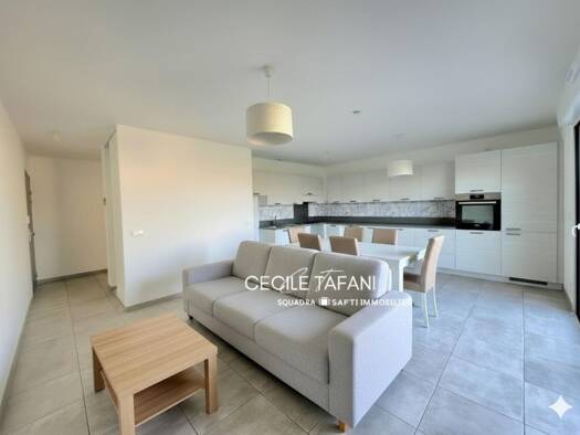 Appartement à vendre 304 500 € 3 pièces 2 chambres 65 m² Étage 2/3 Zone Périphérique Porto-Vecchio 20137