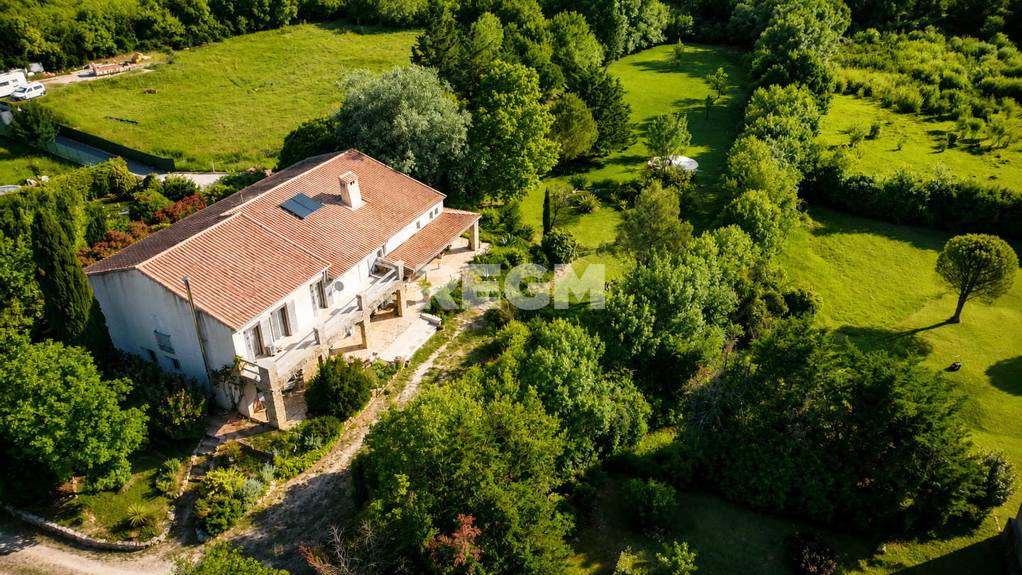 Maison 9 pièces 368 m² · à Saussines · 368 m² · 957 000 €