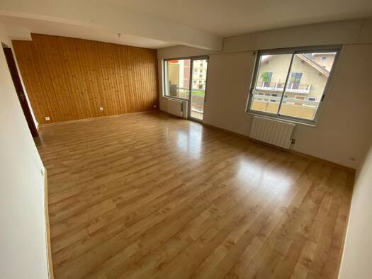 Appartement à louer 1 250 € 2 pièces 1 chambre 67 m² Étage 1/2 Cités Thonon-les-Bains 74200