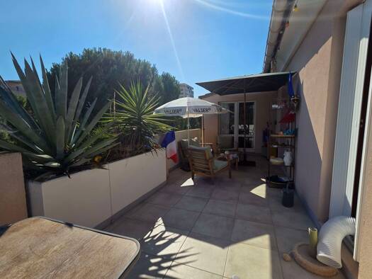 Appartement à vendre 280 000 € 4 pièces 3 chambres 92 m² Étage 3/3 La Tourtelle Aubagne 13400