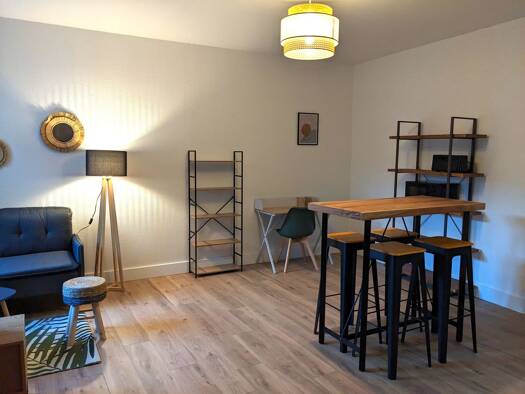 Appartement à louer 610 € 2 pièces 1 chambre 38 m² Étage 1/2 Centre Ville Niort 79000