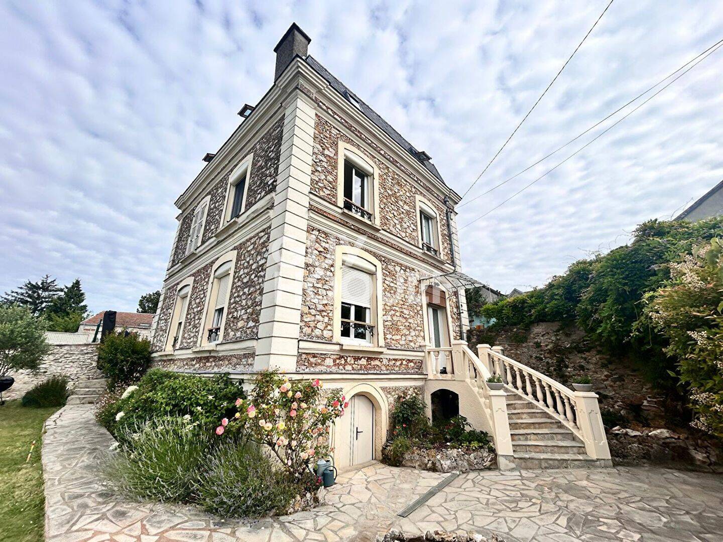 Maison 6 pièces 155 m² · à Montgé-en-Goële · 155,4 m² · 2 000 €/mois