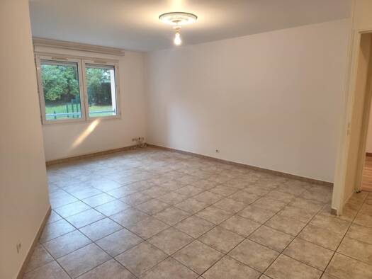 Appartement à louer 1 020 € 2 pièces 1 chambre 49,9 m² Étage 1/3 Le Lycee Domont 95330