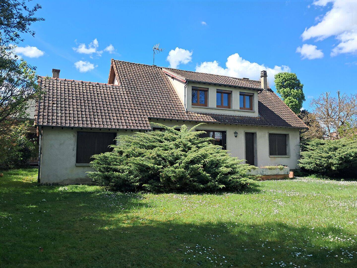 Maison 7 pièces 145 m² · à Étigny · 145 m² · 193 000 €