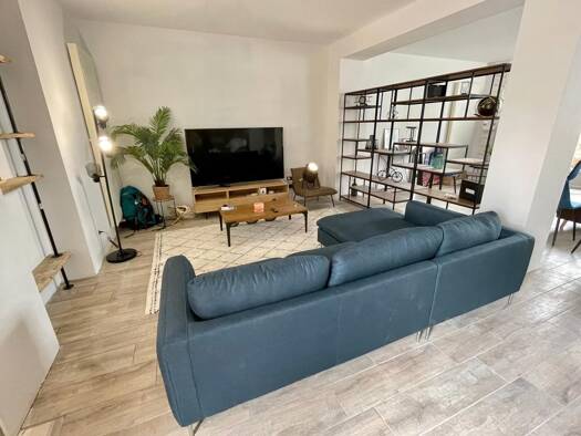 Studio à louer 499 € 1 pièce 9 chambres 241 m² 1er étage Saint Cybard-Houmeau Angoulême 16000