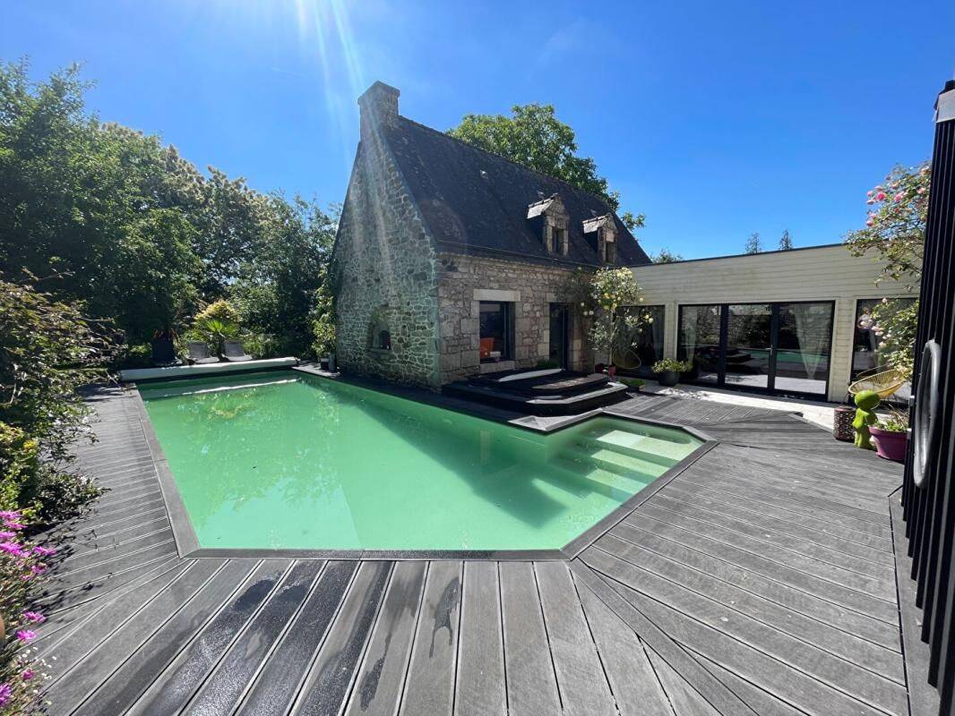 Maison 8 pièces 190 m² · à Pluméliau-Bieuzy · 190 m² · 325 500 €