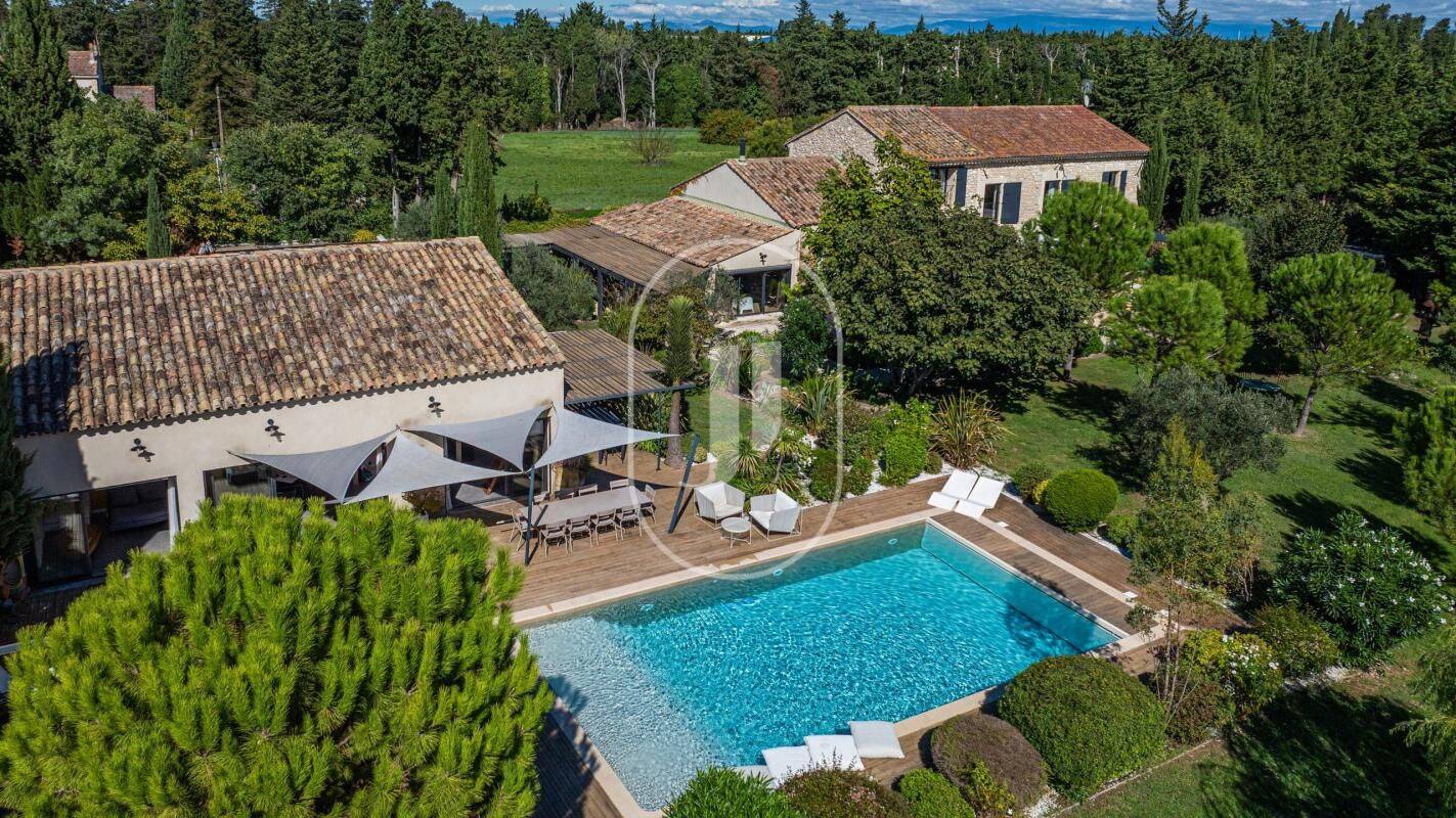 Maison 8 pièces 330 m² · à Châteaurenard · 330 m² · 1 890 000 €