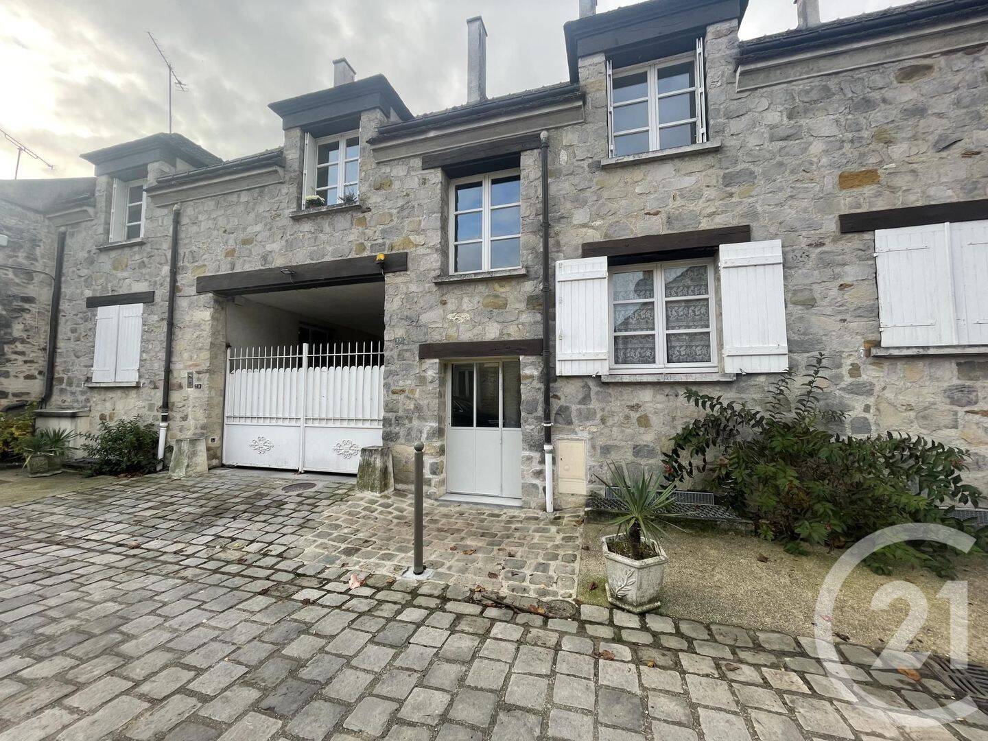 Appartement 3 pièces 77 m² · à Barbizon · 76,5 m² · 925 €