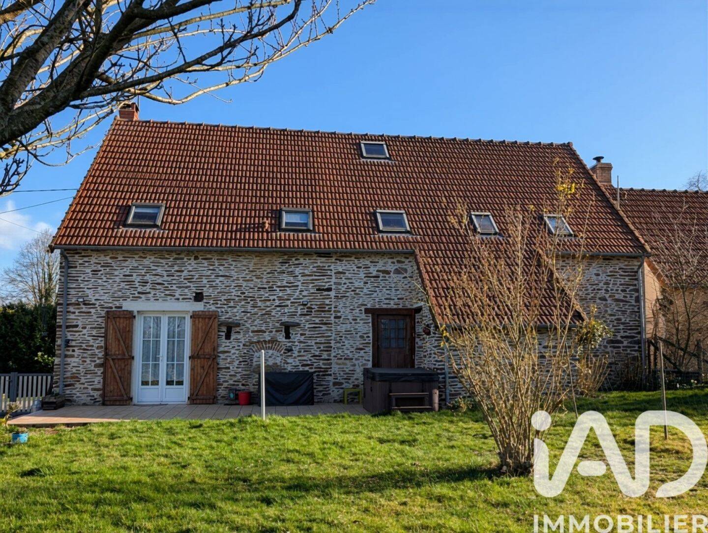 Maison 8 pièces 185 m² · à Pouligny-Notre-Dame · 185 m² · 190 000 €