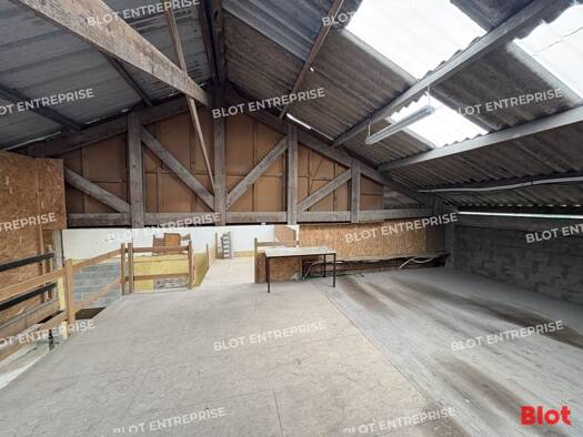 Entrepôt à louer 1 500 € 245 m² d'espace de stockage Keralan-Zone Industrielle du Bois Noir Landerneau 29800