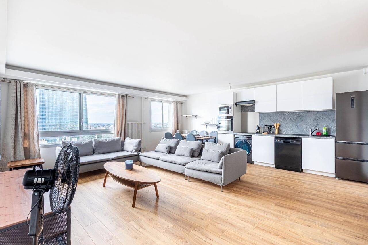 Appartement 4 pièces 82 m² · à Courbevoie · 81,7 m² · 2 950 €