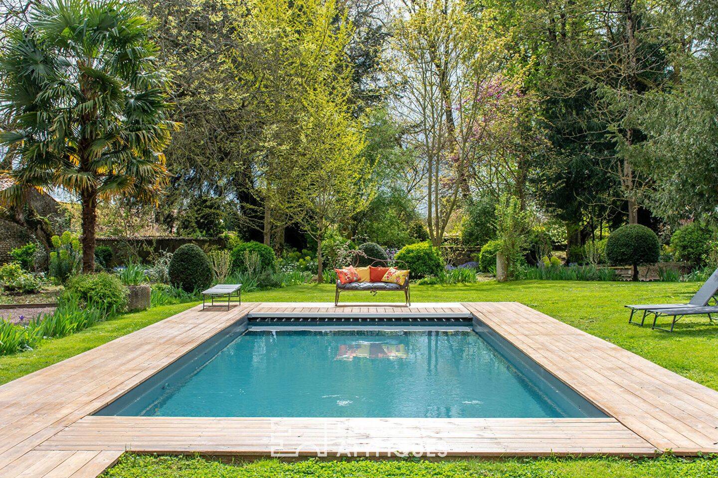 Maison 15 pièces 486 m² · à Maillezais · 486 m² · 948 000 €