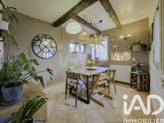 Maison à vendre 194 000 € 6 pièces 5 chambres 147 m² 100 m² de terrain Vézins-de-Lévézou 12780